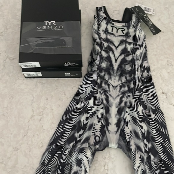 NWT TYR Venzo CLOSEDBACK X-RAY - Picture 4 of 6